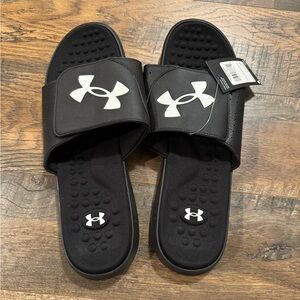 NWT Under Armour Ignite Slide Logo Adjustable Black Comfort Sport Sandal Mens 17
